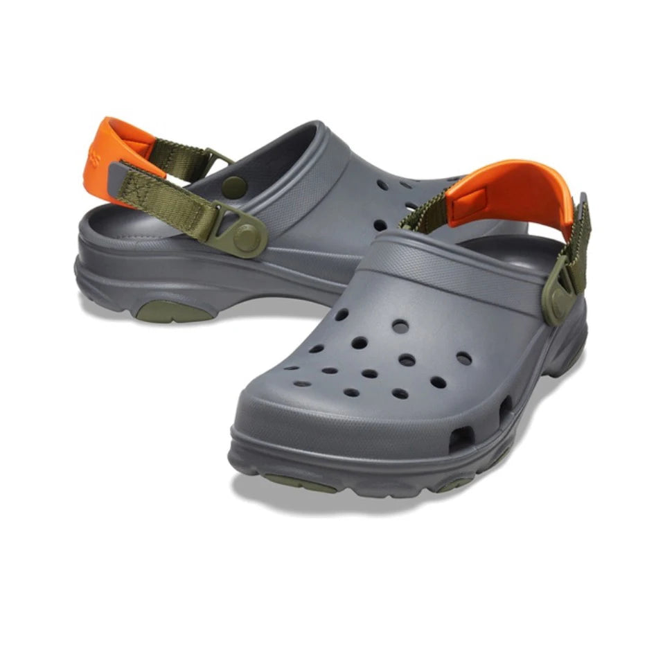 صندل كاجوال للجنسين من Crocs Classic Clog Terrain بتصميم قصير لافت للنظر