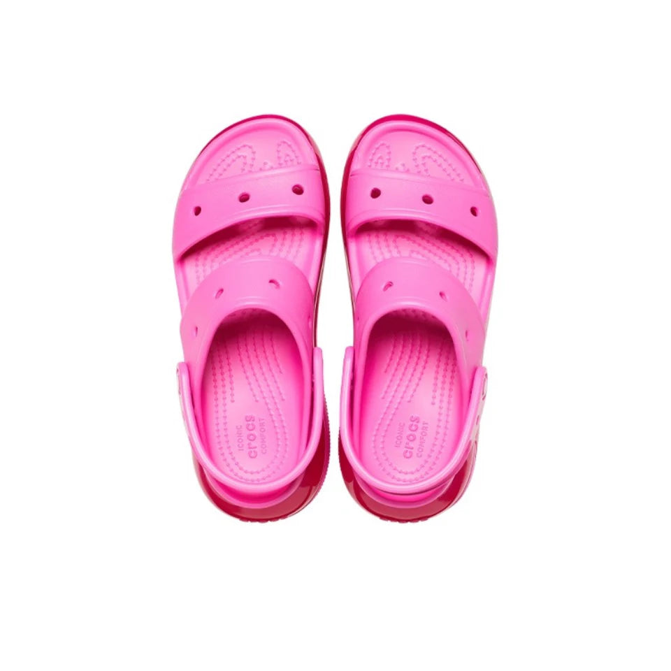 صنادل كاجوال أصلية من Crocs Classic Clog Mega Crush سهلة الارتداء للجنسين بمقدمة مغلقة