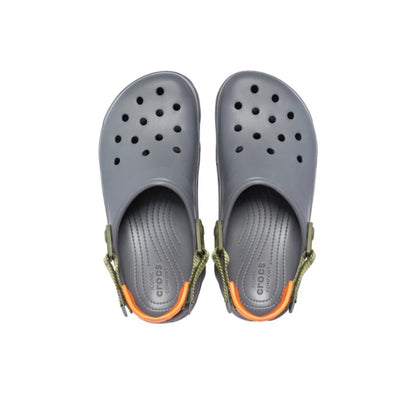 صندل كاجوال للجنسين من Crocs Classic Clog Terrain بتصميم قصير لافت للنظر