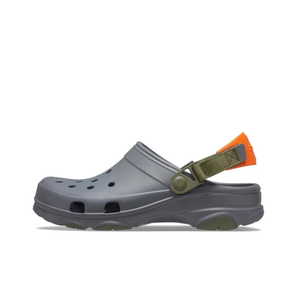 صندل كاجوال للجنسين من Crocs Classic Clog Terrain بتصميم قصير لافت للنظر